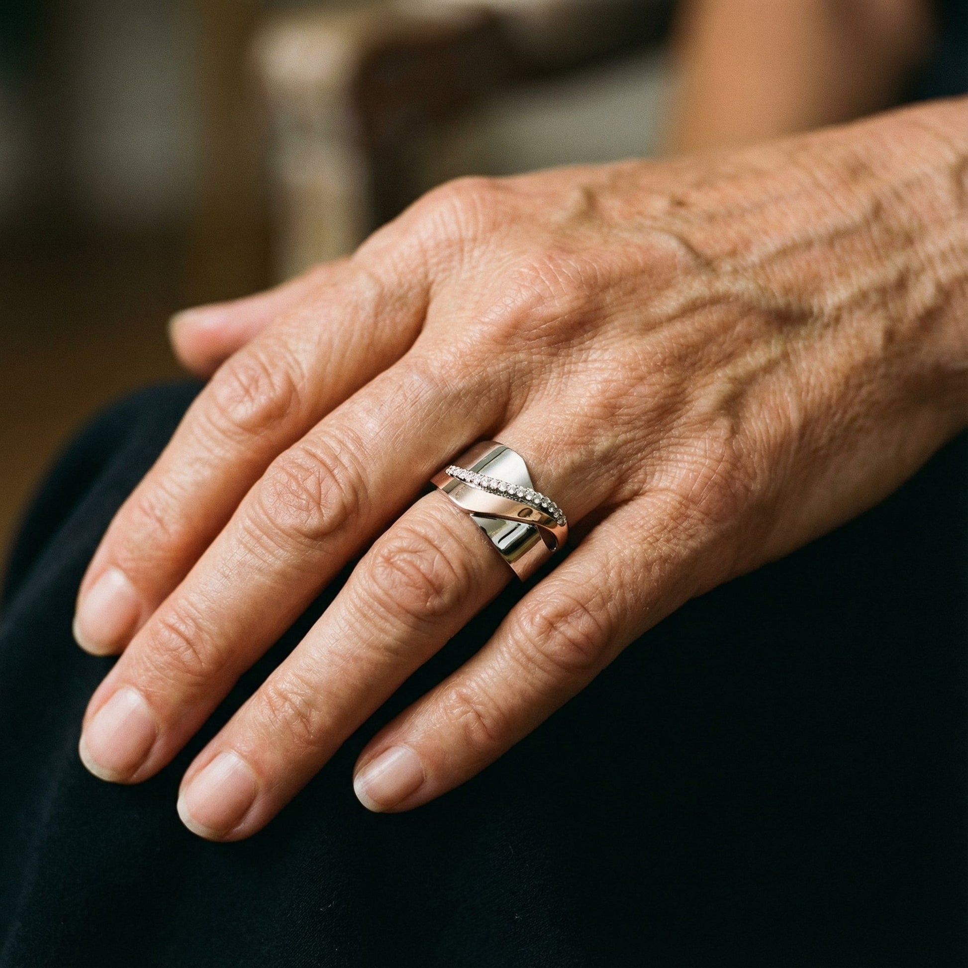 Bague vintage en or rose et argent avec zirconia