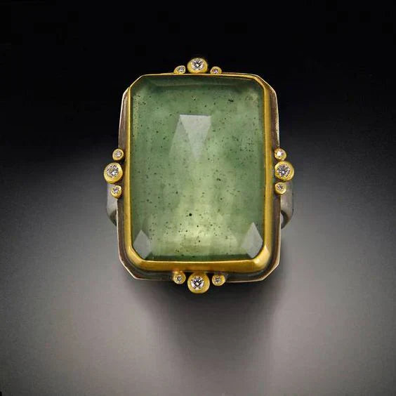 Bague vintage en verre vert et or en or