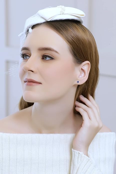Boucles d'oreilles clous saphir classiques en or blanc