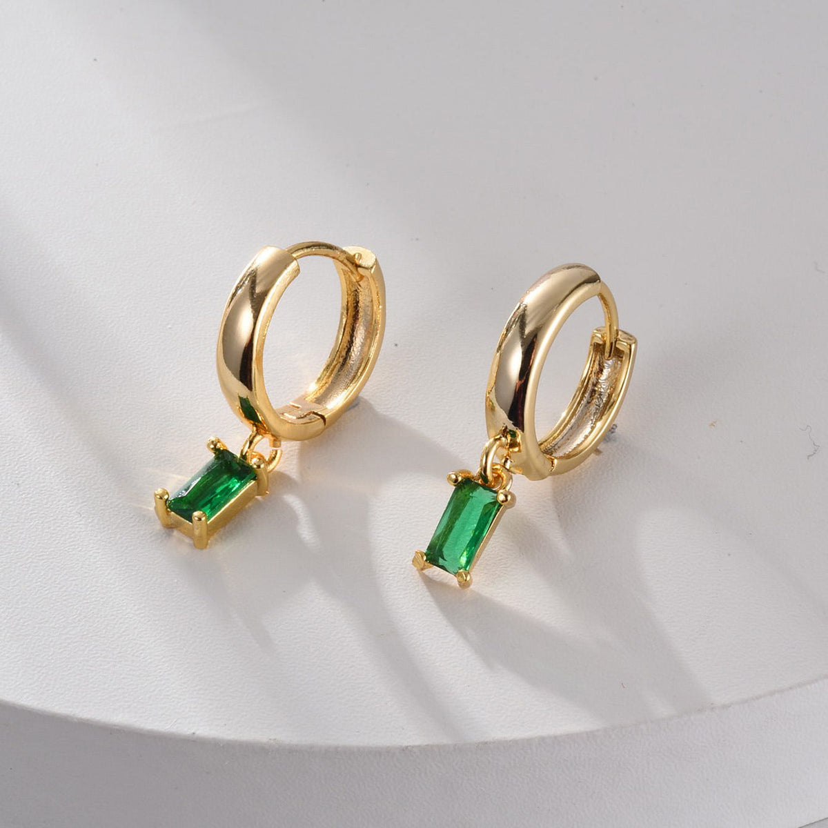 Boucles d'oreilles élégantes Louisa avec émeraude en or
