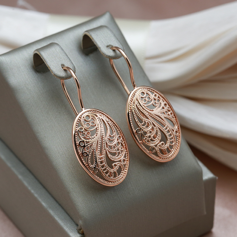 Boucles d'oreilles élégantes et brillantes en or