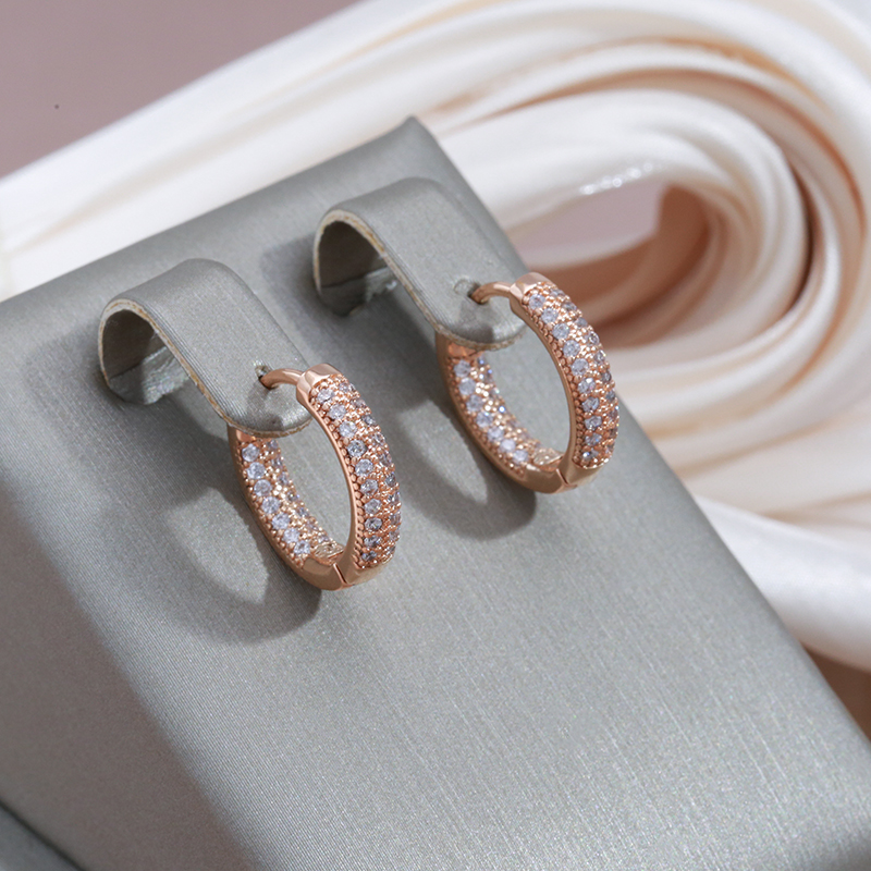 Boucles d'oreilles élégantes et éclatantes à brillants en or