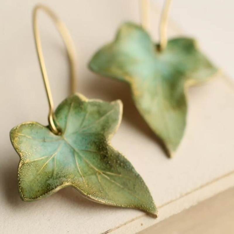 Boucles d'oreilles feuille verte en or