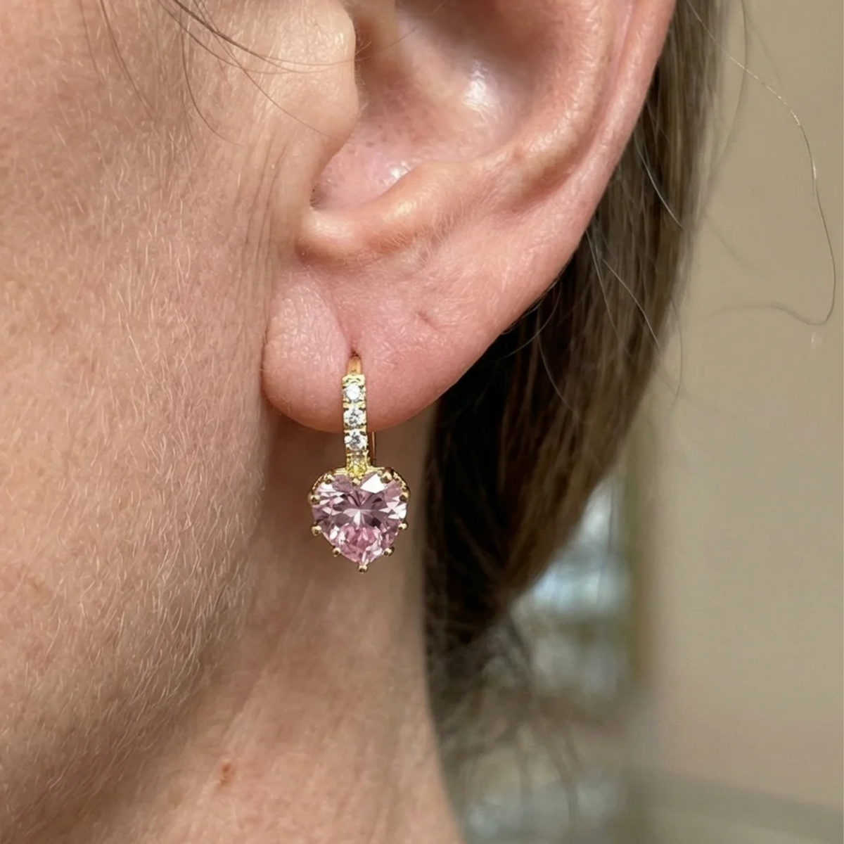 Boucles d'oreilles huggie éclat Cupidon en or