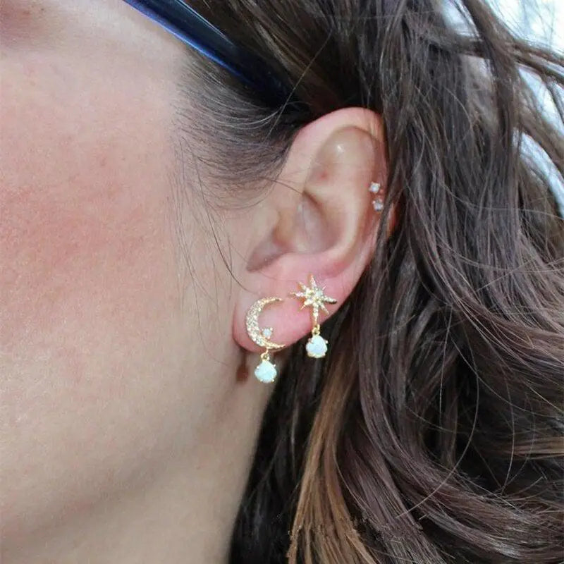 Boucles d'oreilles lune et étoile et opale en or