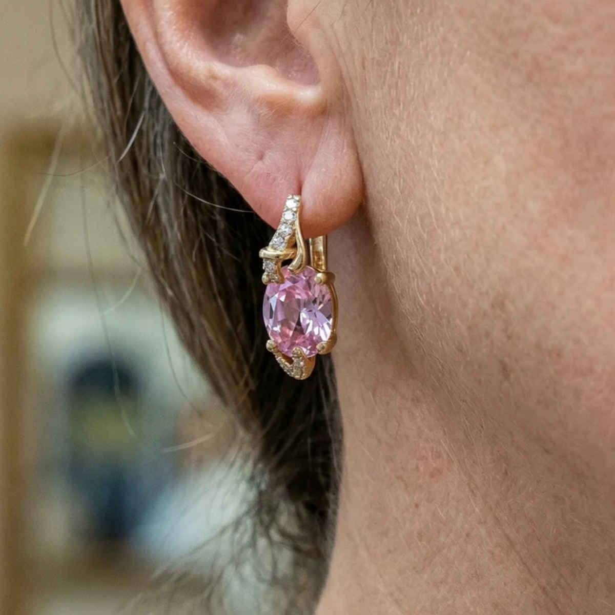 Boucles d'oreilles rose aube en or