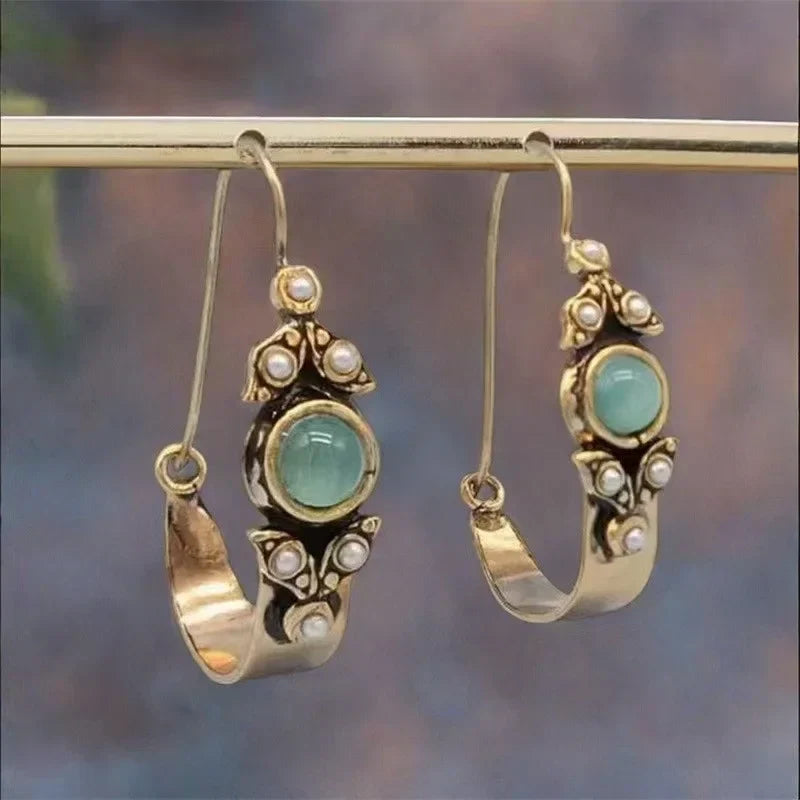 Boucles d'oreilles au style ethno-rétro avec pendentif en or