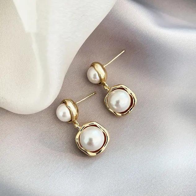Boucles d'oreilles avec des marguerites en or