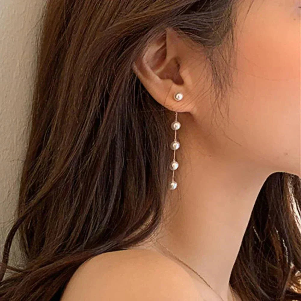 Boucles d'oreilles avec des motifs suspendus de marguerites en or