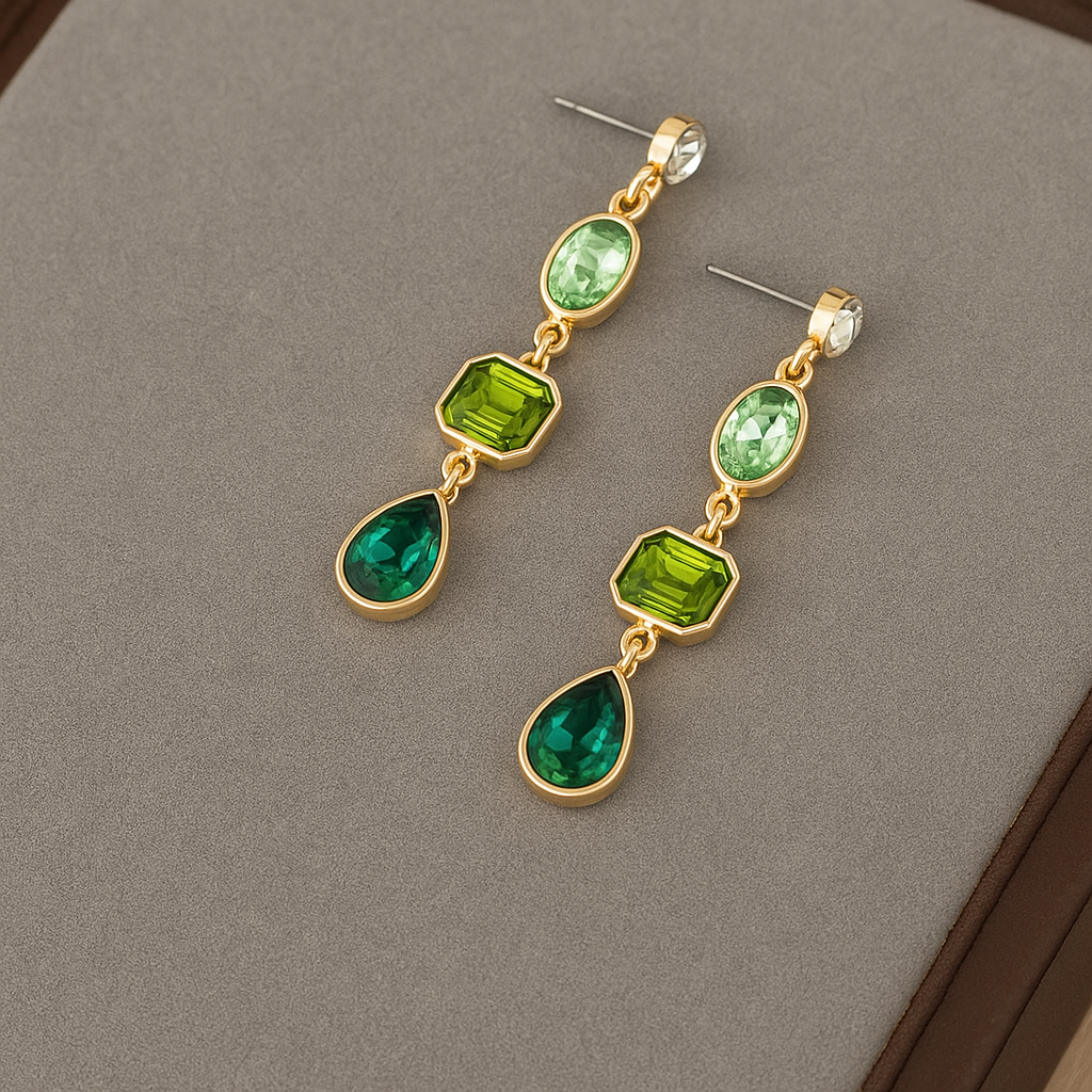Boucles d'oreilles avec des pierres suspendues de couleur verte en or