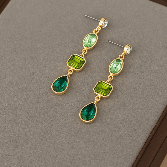 Boucles d'oreilles avec des pierres suspendues de couleur verte