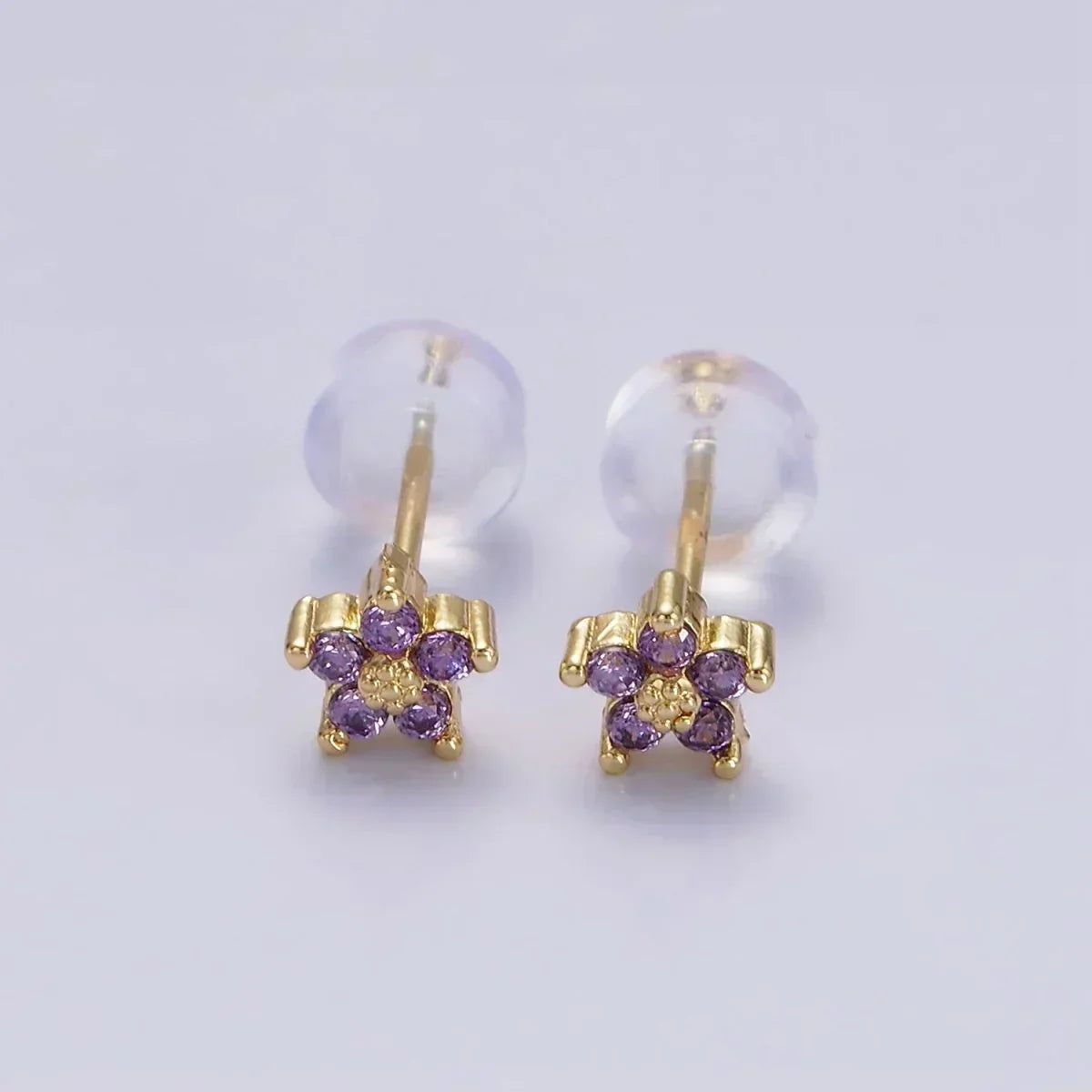Boucles d'oreilles avec motif floral délicat en or