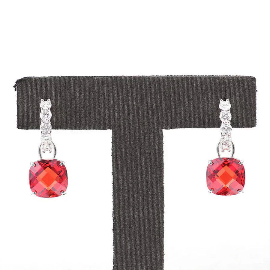 Boucles d'oreilles avec rubis et diamant en or