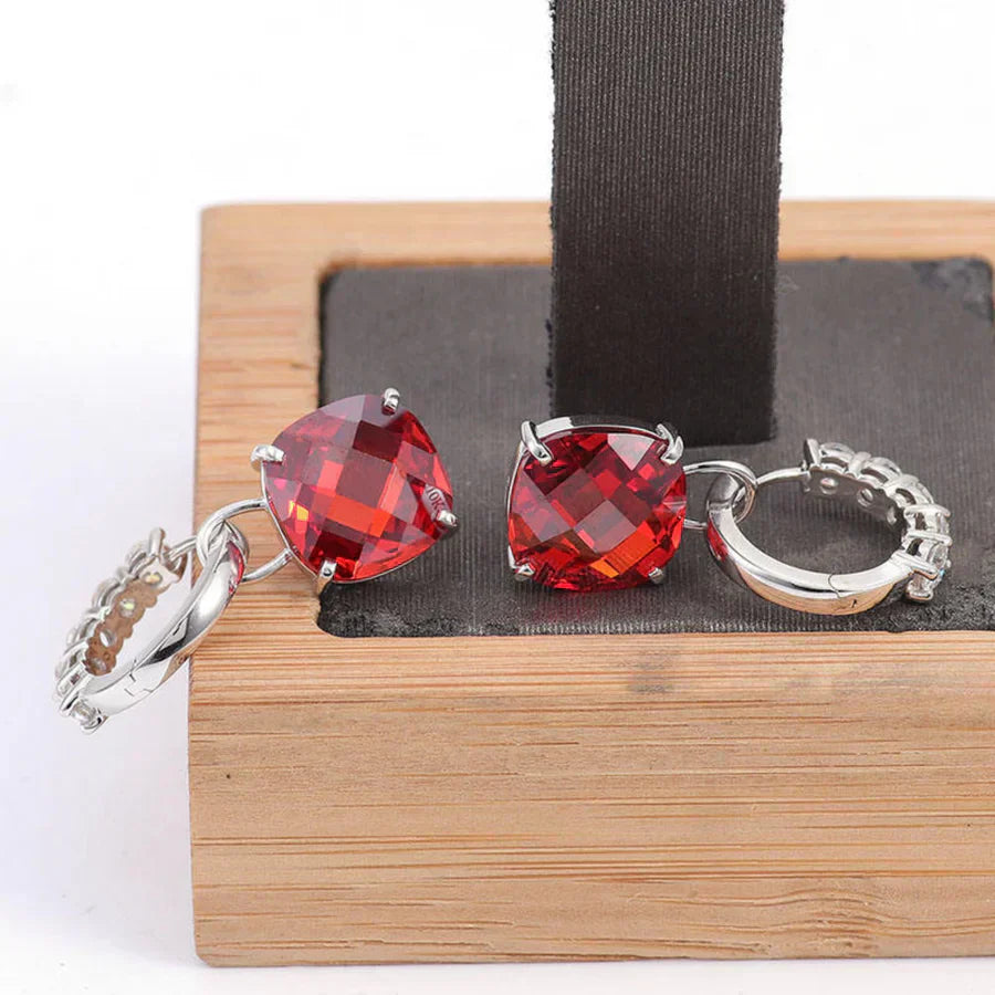 Boucles d'oreilles avec rubis et diamant en or