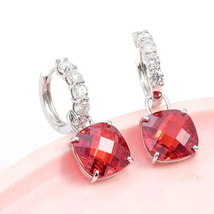 Boucles d'oreilles avec rubis et diamant en or