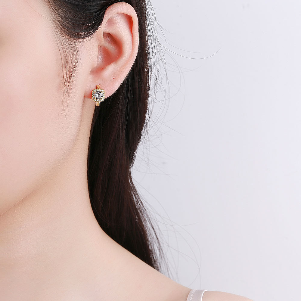 Boucles d'oreilles carrées Nadine en or blanc