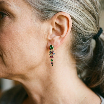 Boucles d'oreilles dorées avec des zirconiums colorés