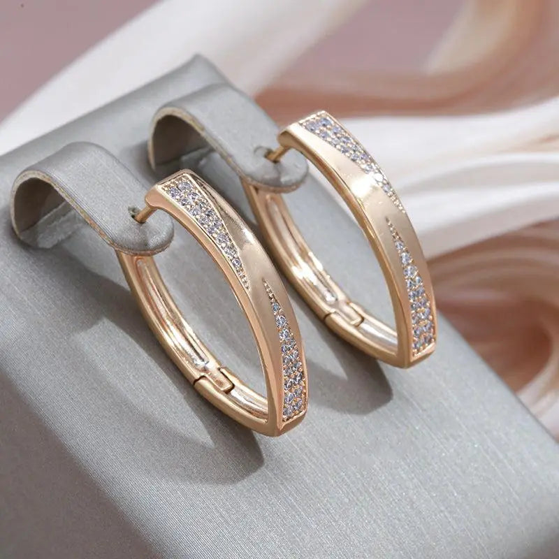 Boucles d'oreilles éclatantes et diamants en or