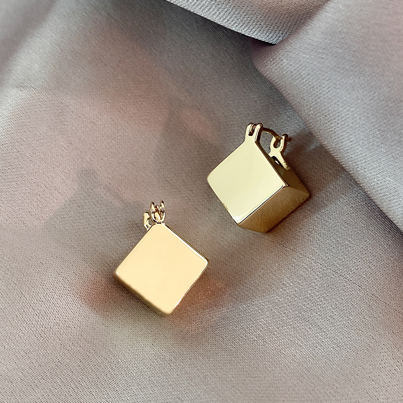 Boucles d'oreilles élégantes cubique en or