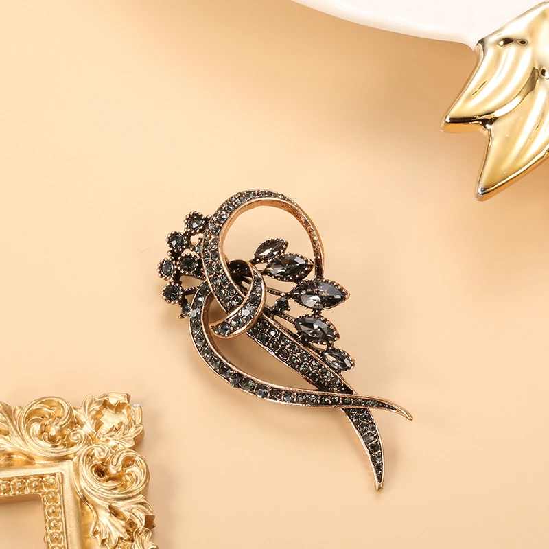 Boucles d'oreilles élégantes noires à brillants en or