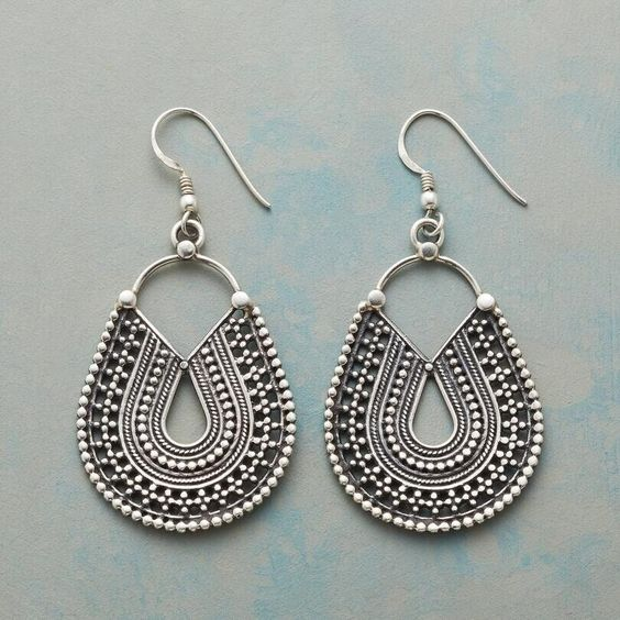 Boucles d'oreilles vintage avec mandala suspendu en or blanc