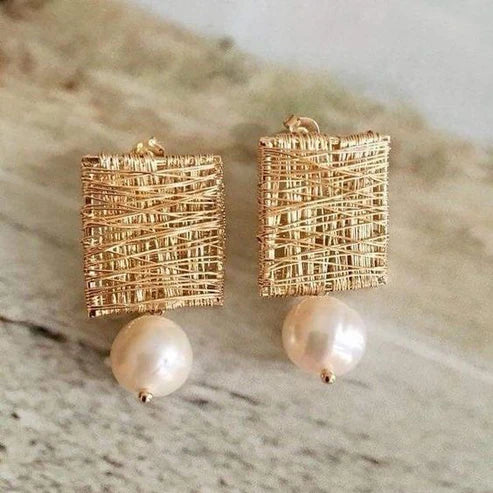 Boucles d'oreilles en fil avec perles rétro en or