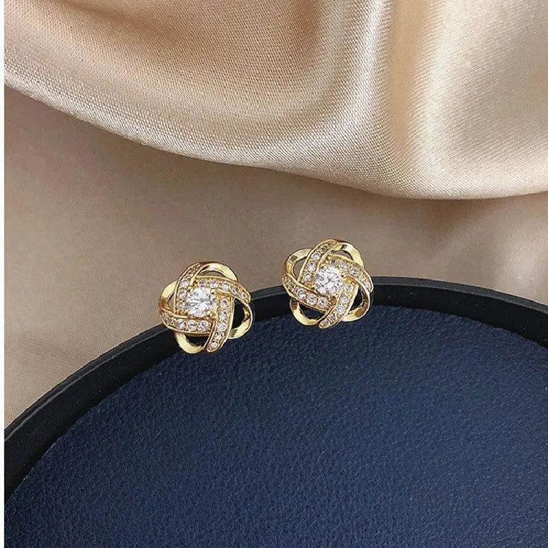 Boucles d'oreilles en forme de croix avec motif floral en or