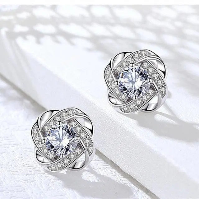Boucles d'oreilles en forme de croix avec motif floral en or