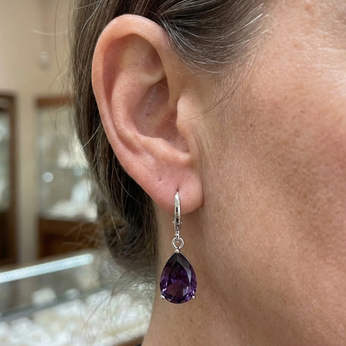 Boucles d'oreilles en forme de goutte d'améthyste en or blanc