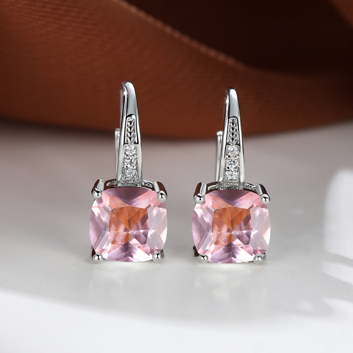 Boucles d'oreilles en pierre mystique en or blanc