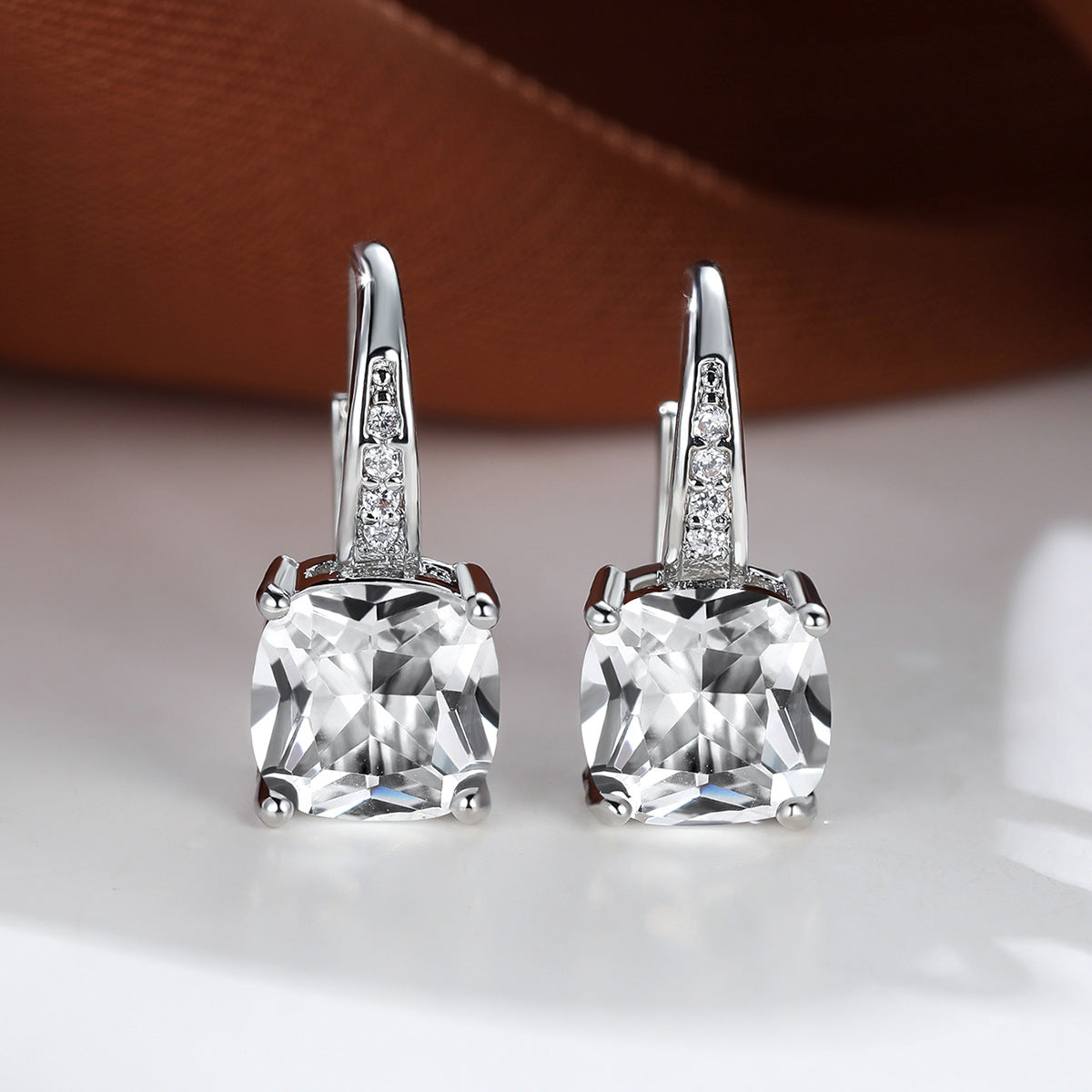 Boucles d'oreilles en pierre mystique en or blanc
