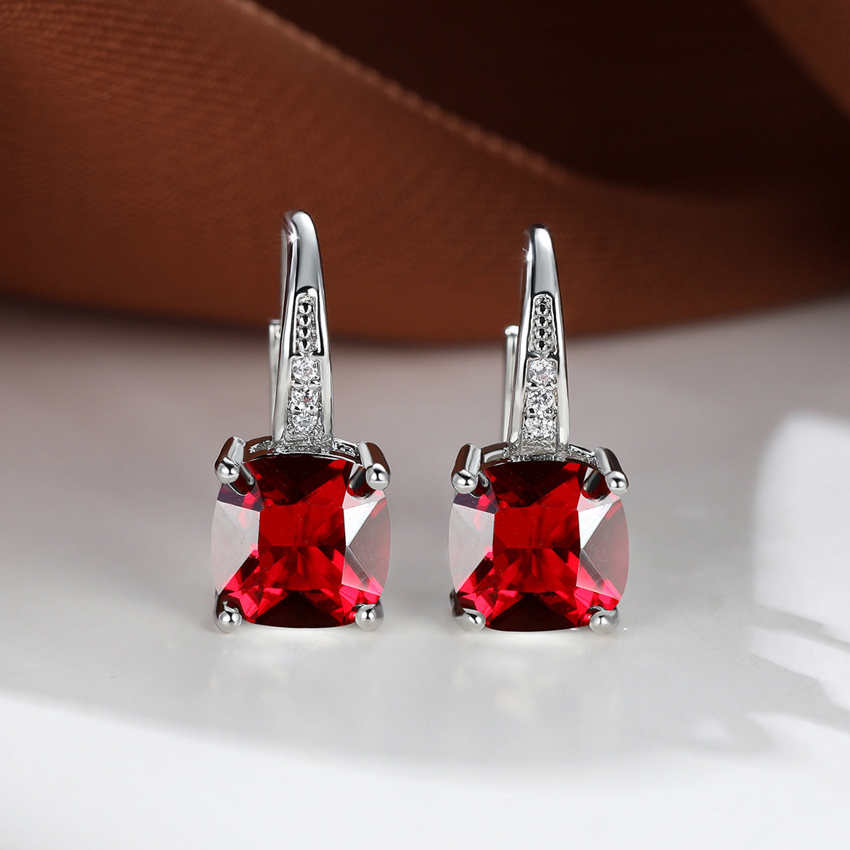 Boucles d'oreilles en pierre mystique en or blanc
