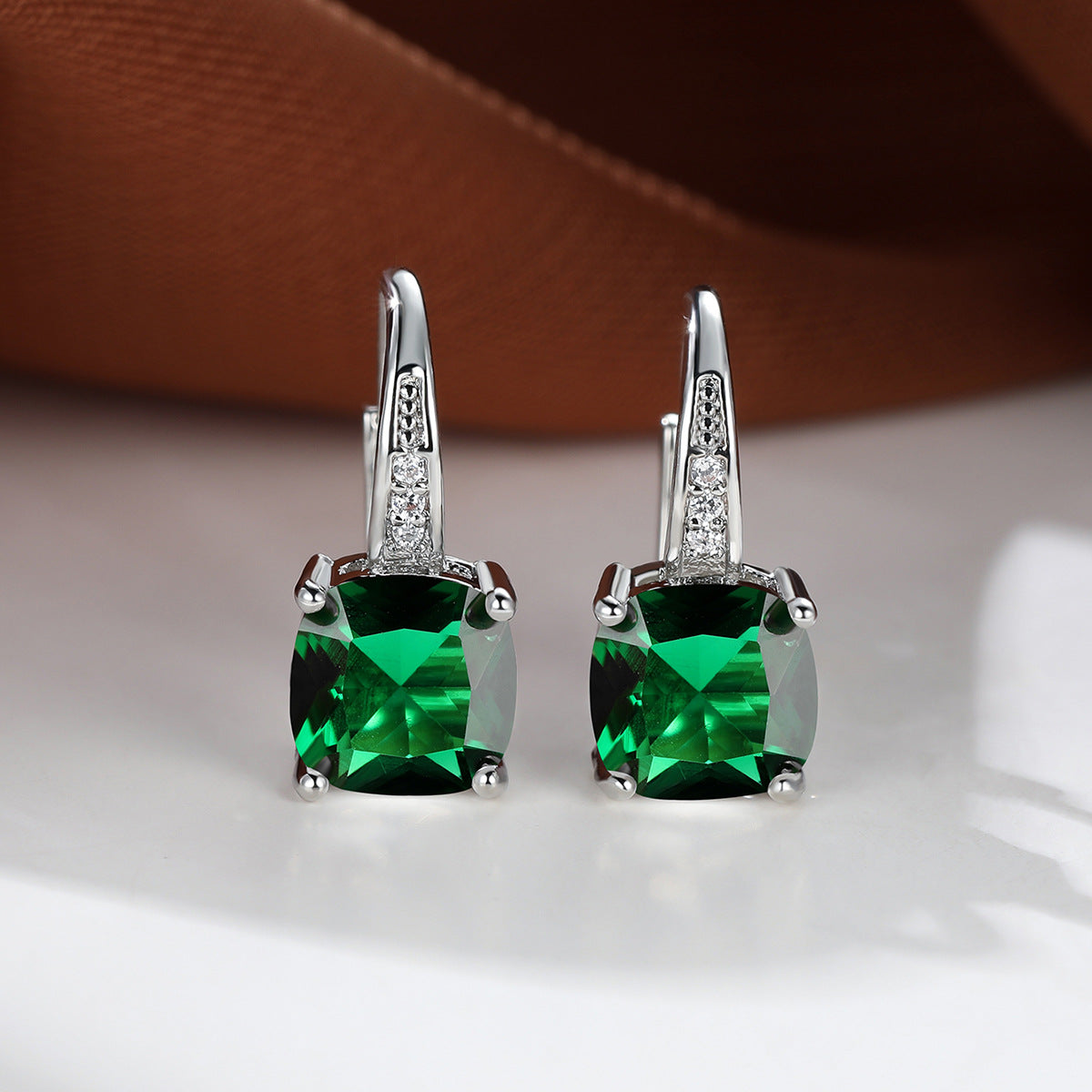 Boucles d'oreilles en pierre mystique en or blanc