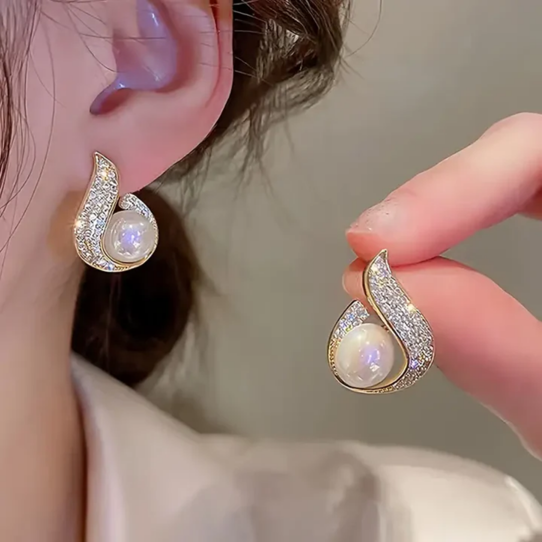 Boucles d'oreilles à brillants avec perles brillantes en or