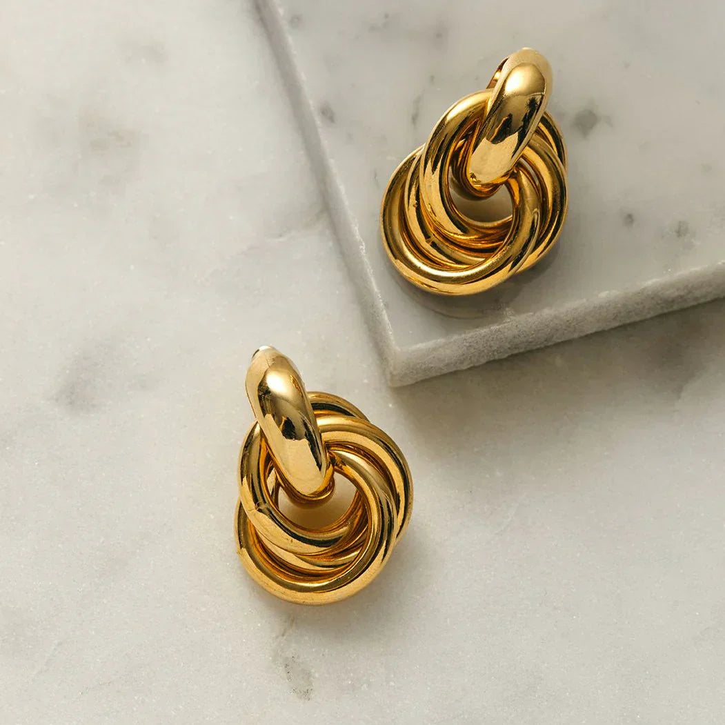 Boucles d'oreilles entrelacées en or