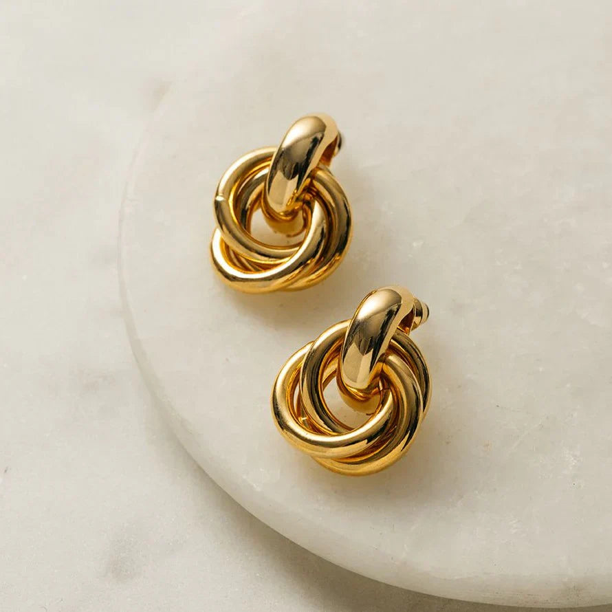 Boucles d'oreilles entrelacées en or blanc