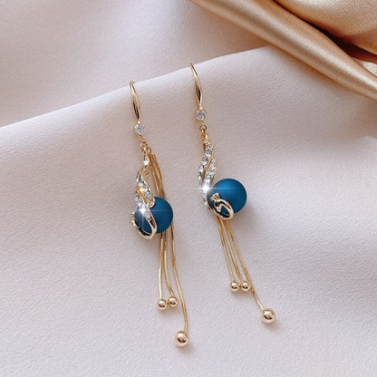 Boucles d'oreilles festives avec des marguerites bleues