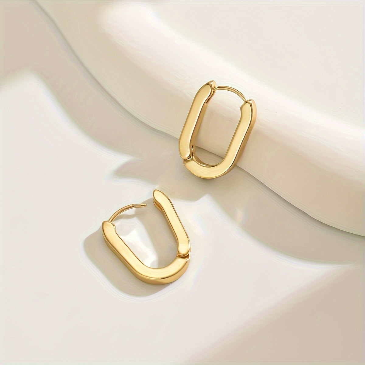 Boucles d'oreilles géométriques élégantes en or