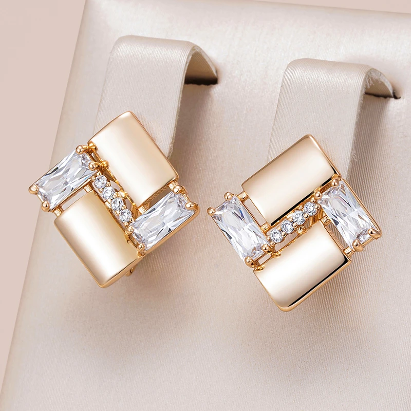 Boucles d'oreilles géométriques élégantes à brillants en or