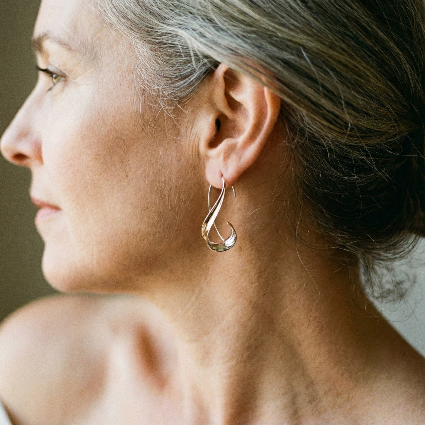 Boucles d'oreilles pendantes dorées rétro