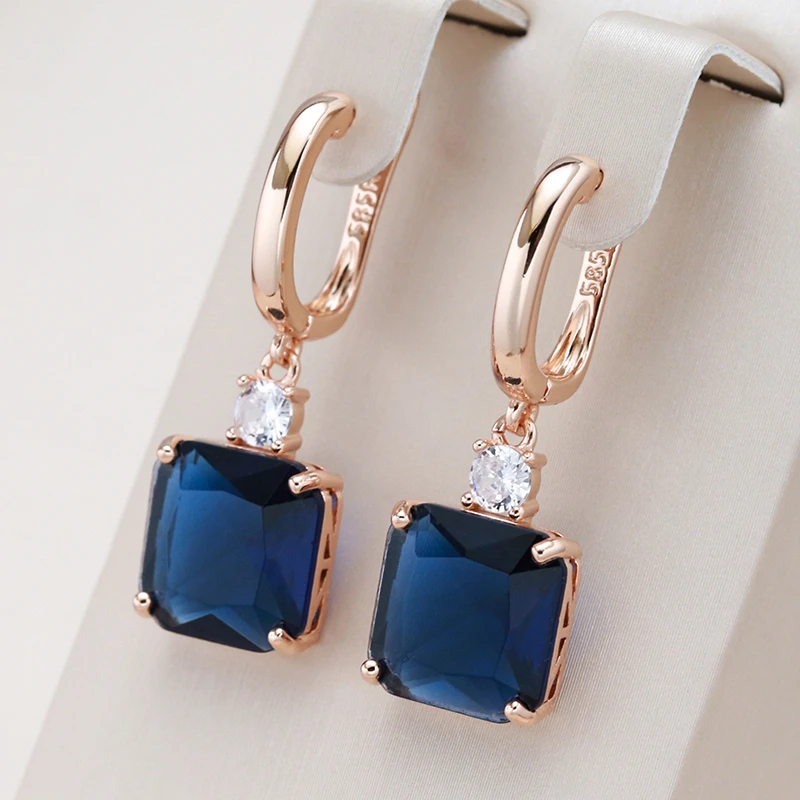 Boucles d'oreilles pendantes en cristal bleu foncé en or