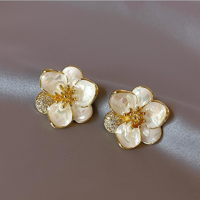 Boucles d'oreilles pendantes en pétale d'or en or