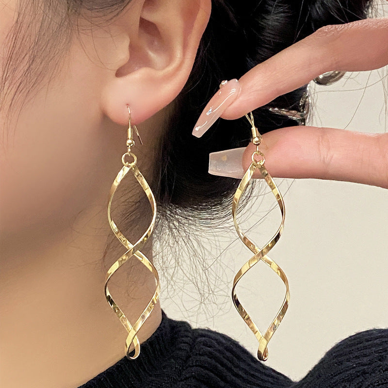 Boucles d'oreilles pendantes en spirale en or