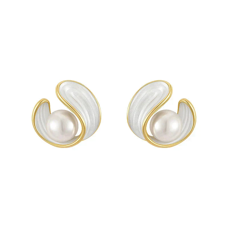 Boucles d'oreilles pendantes luxueuses en opale blanche et perles en or