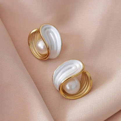 Boucles d'oreilles pendantes luxueuses en opale blanche et perles en or