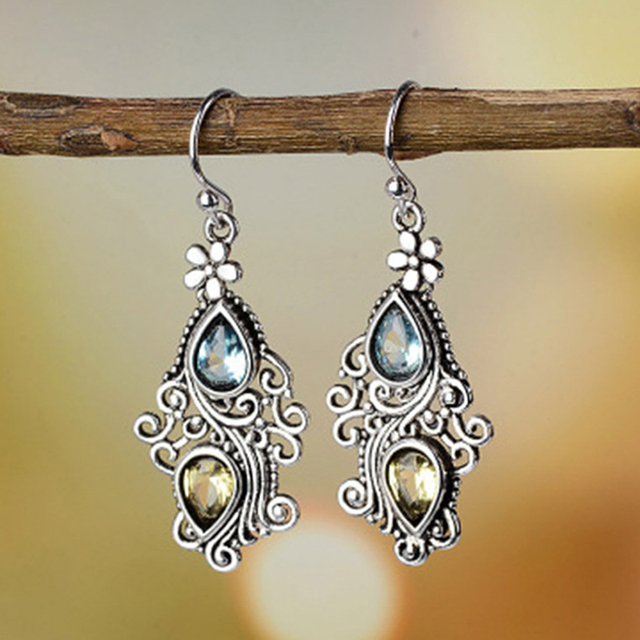 Boucles d'oreilles rétro avec cristaux en or blanc
