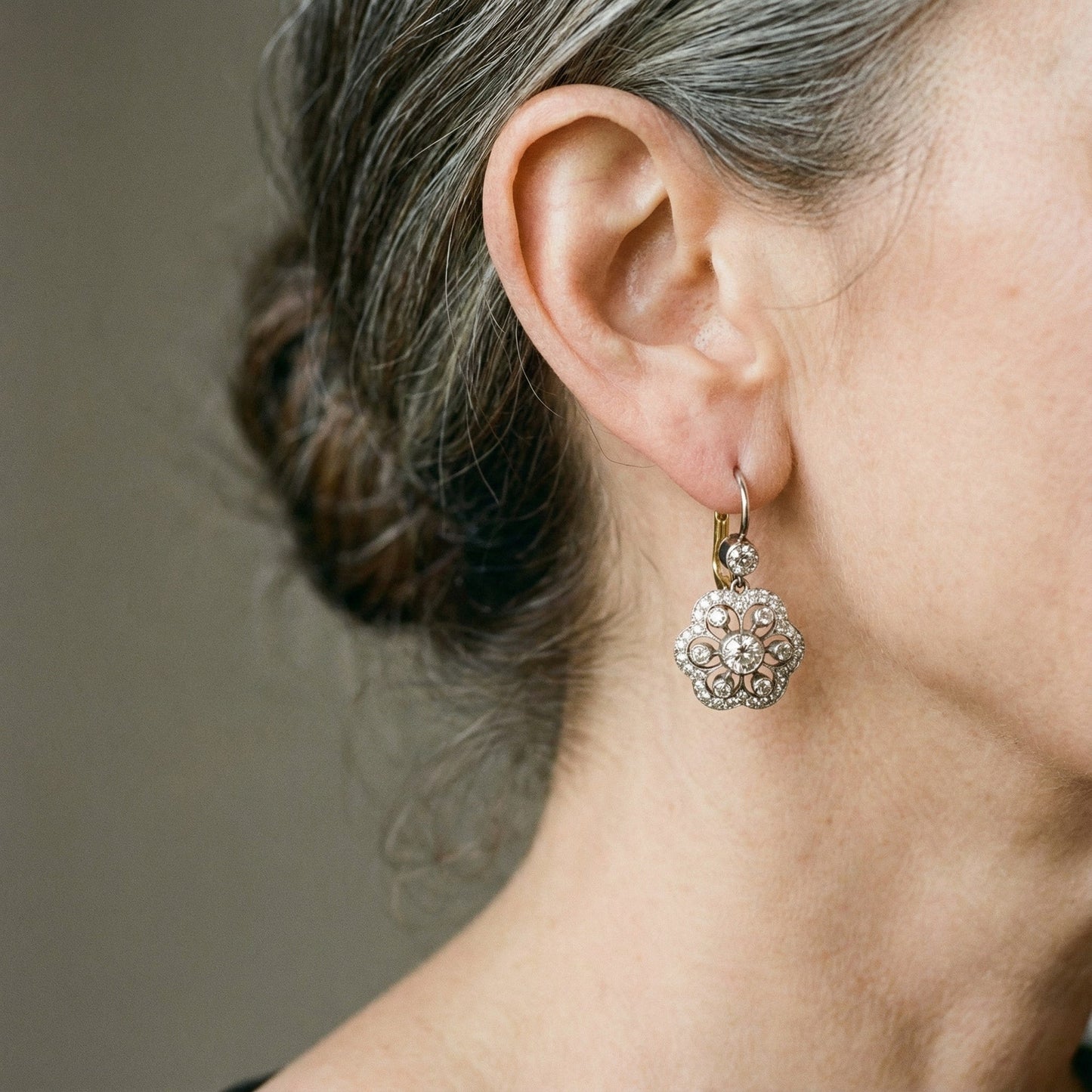 Boucles d'oreilles rétro avec des cristaux