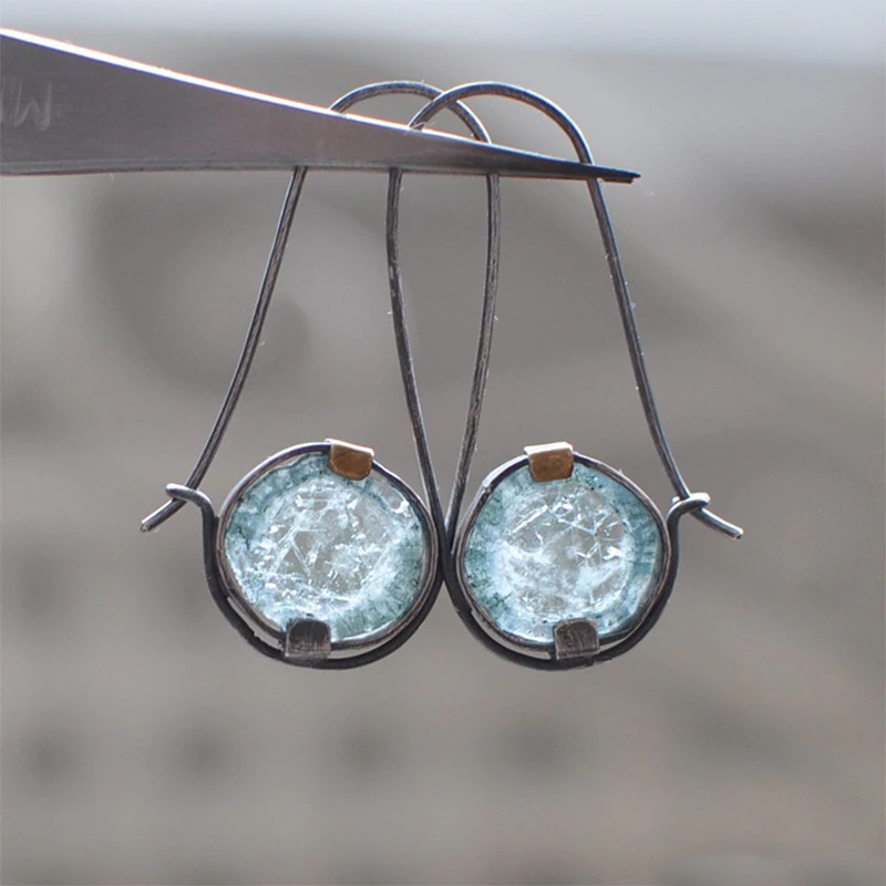 Boucles d'oreilles rétro avec des cristaux océaniques en or