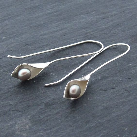 Boucles d'oreilles rétro avec feuille et perle en or