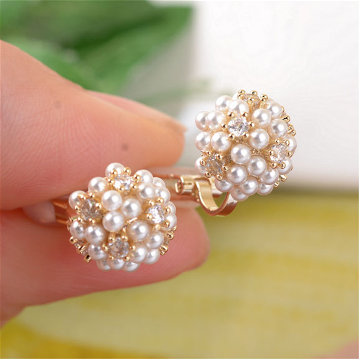 Boucles d'oreilles rétro avec ornement en perles en or